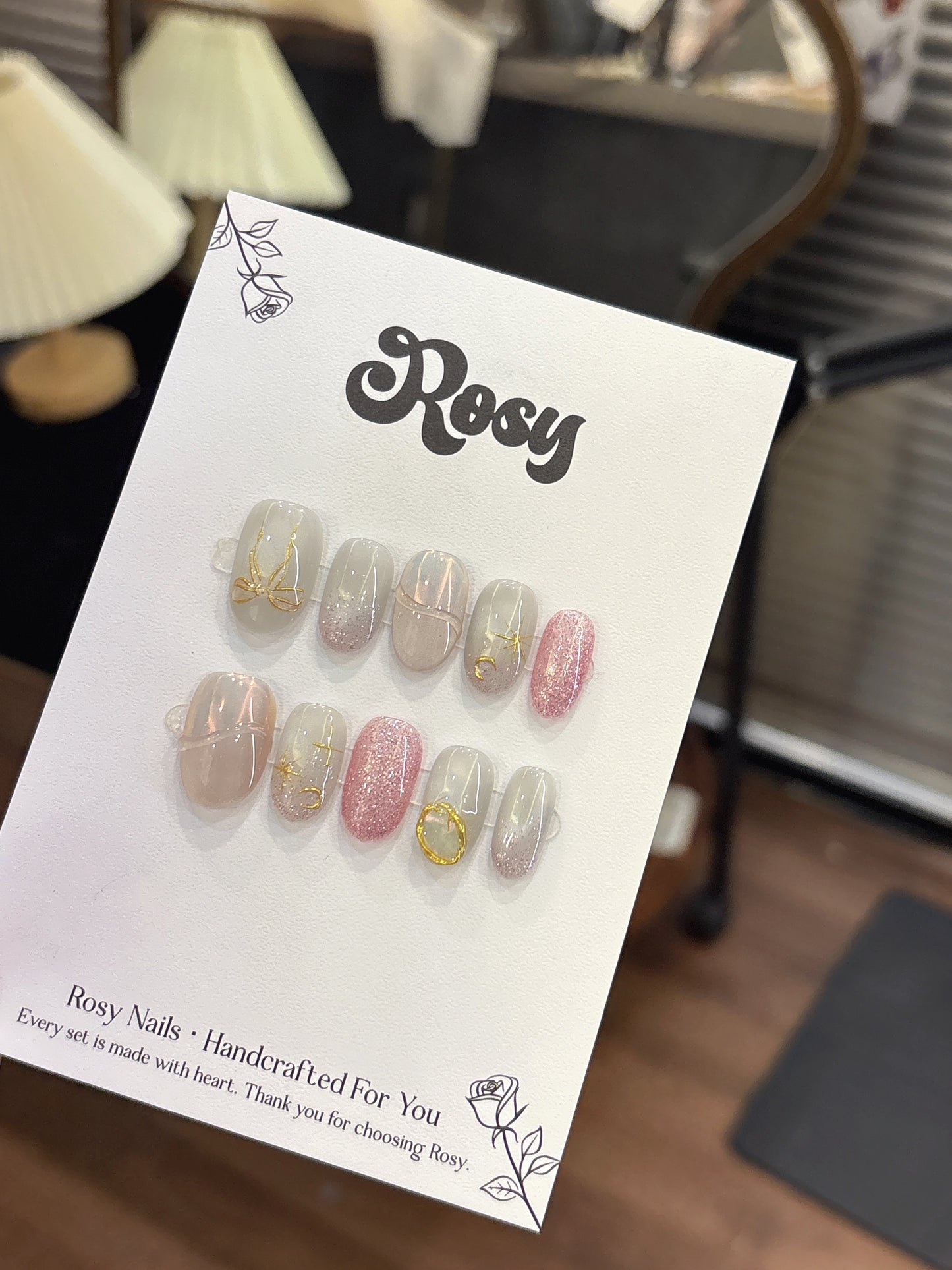 Moonlit Rosy Vei