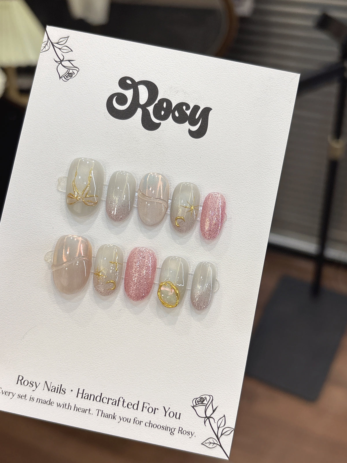 Moonlit Rosy Vei