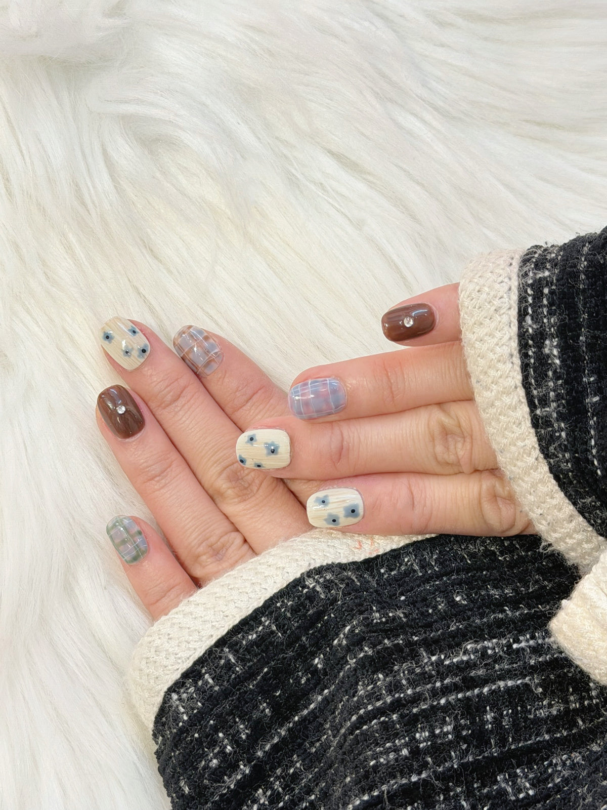 Creamy Plaid Bloom